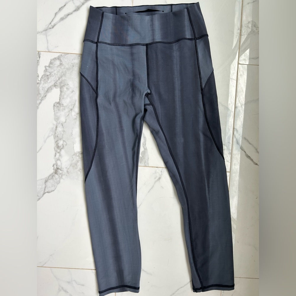 ✨LULULEMON SIZE 6 CAPRI LEGGING